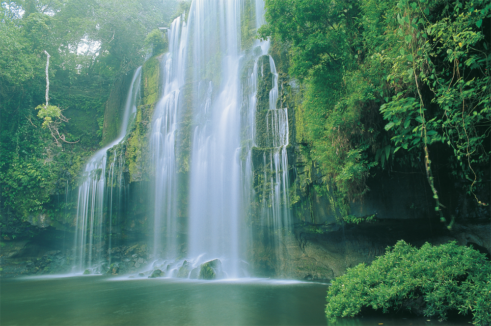 Costa-Rica-Waterfall